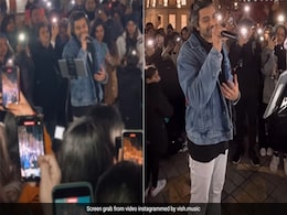 लंदन की सड़क पर शख्स ने सैंकड़ों लोगों के सामने गाया 'मां' गाना, सुनकर भावुक हो जाएंगे लंदन की सड़क पर शख्स ने सैंकड़ों लोगों के सामने गाया 'मां' गाना, सुनकर भावुक हो जाएंगे