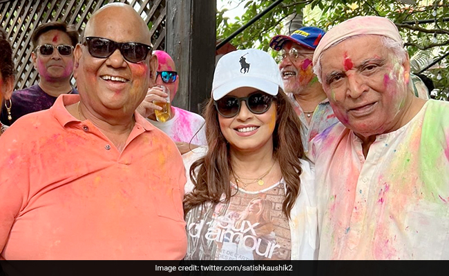 'मुस्कुराते हुए शेयर की थी फोटो': मशहूर अभिनेता सतीश कौशिक का निधन से पहले का आखिरी ट्वीट