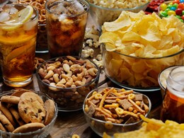 6 Foods You Should Avoid That Cause Bloating (And Tips To Reduce Bloating)