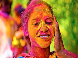 Natural Colours For Holi: होली खेलने के लिए घर पर ही बनाएं केमिकल फ्री कलर, इन आसान तरीकों बना सकते हैं रंग Natural Colours For Holi: होली खेलने के लिए घर पर ही बनाएं केमिकल फ्री कलर, इन आसान तरीकों बना सकते हैं रंग