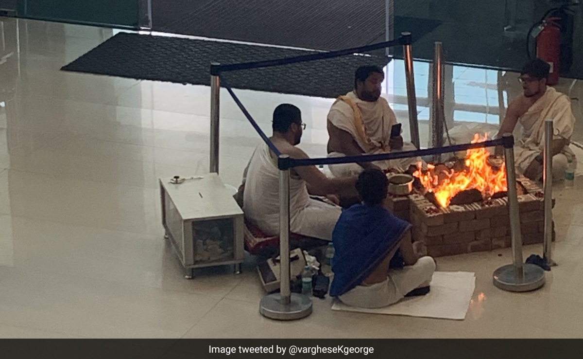 "God Save Us": Delhi Hospital Draws Fire Over Photo Of Havan In Building