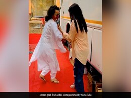 कंगना रनौत ने 'चंद्रमुखी 2' के सेट पर क्रू मेंबर्स को दौड़-दौड़ कर लगाया रंग, फैन्स बोले- इसे कहते हैं असली होली...देखें VIDEO  कंगना रनौत ने 'चंद्रमुखी 2' के सेट पर क्रू मेंबर्स को दौड़-दौड़ कर लगाया रंग, फैन्स बोले- इसे कहते हैं असली होली...देखें VIDEO