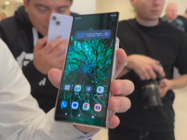 Motorola Rizr: The Rollable Concept Phone at MWC 2023