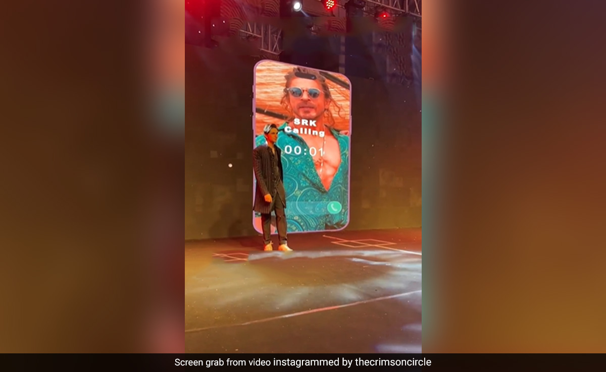 Watch: Groom Surprises Bride With Voice Note From Shah Rukh Khan, Internet Finds It Wholesome