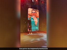 Watch: Groom Surprises Bride With Voice Note From Shah Rukh Khan, Internet Finds It Wholesome Watch: Groom Surprises Bride With Voice Note From Shah Rukh Khan, Internet Finds It Wholesome