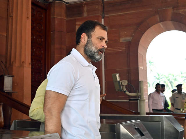 राहुल गांधी से पूछताछ मामला : कांग्रेस ने ट्वीट किया, ‘सावरकर समझा क्या’, रीजीजू ने पलटवार किया