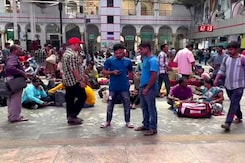 "Going On Holi Break": Bihar Migrant Workers Amid Attack Rumours "Going On Holi Break": Bihar Migrant Workers Amid Attack Rumours