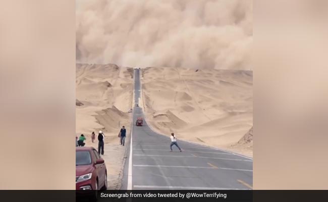 "Incoming": Old Video Of Massive Sandstorm In China Shocks Internet