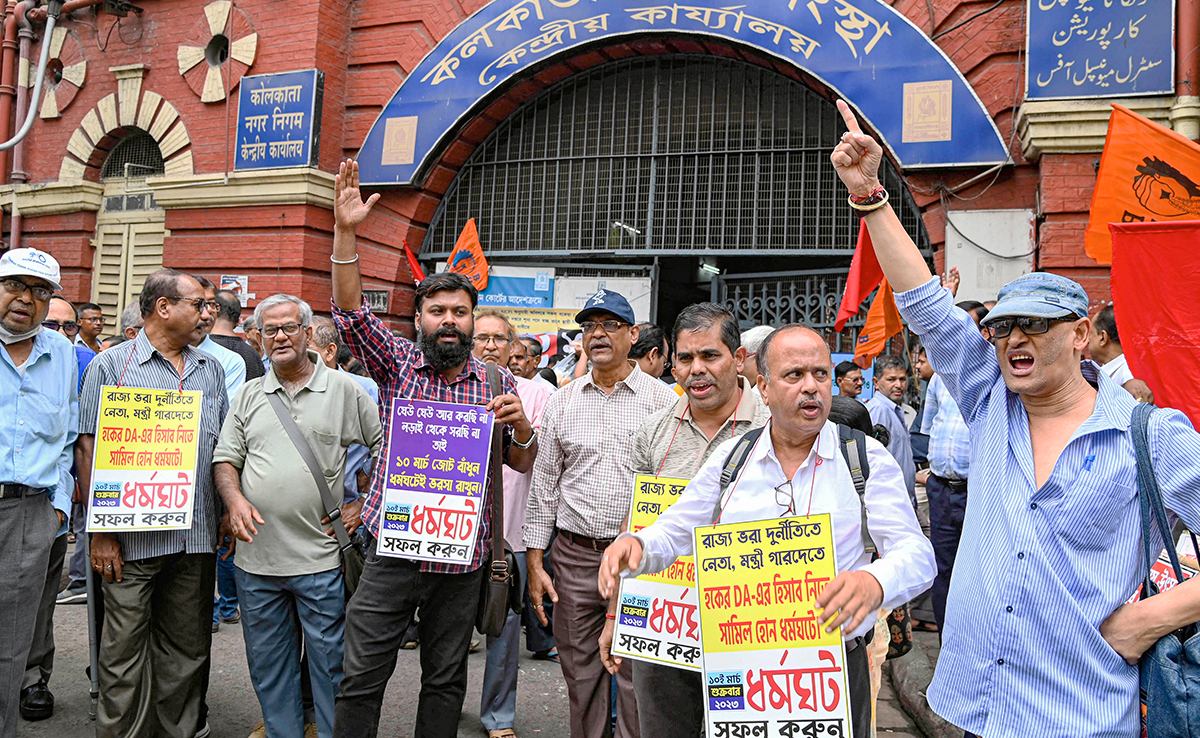 "Call It Off Or...": Poster Threatens Bengal Government Employees On Strike