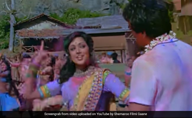 Holi 2023: 5 Classic Bollywood Scenes, From <i>Sholay</i> To <i>Ram Leela</i>