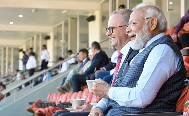 तस्‍वीरें :  सेल्‍फी, चाय की चुस्‍की...,PM मोदी, अल्बानीज के बीच भारत-ऑस्ट्रेलिया मैच के दौरान गजब की केमिस्‍ट्री