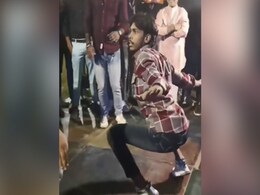 'मुर्गा-गुटखा-नागिन' के बाद अब मार्केट में आया 'मोर डांस', लोग बोले 'अंडा देकर ही मानेगा भाई' 'मुर्गा-गुटखा-नागिन' के बाद अब मार्केट में आया 'मोर डांस', लोग बोले 'अंडा देकर ही मानेगा भाई'