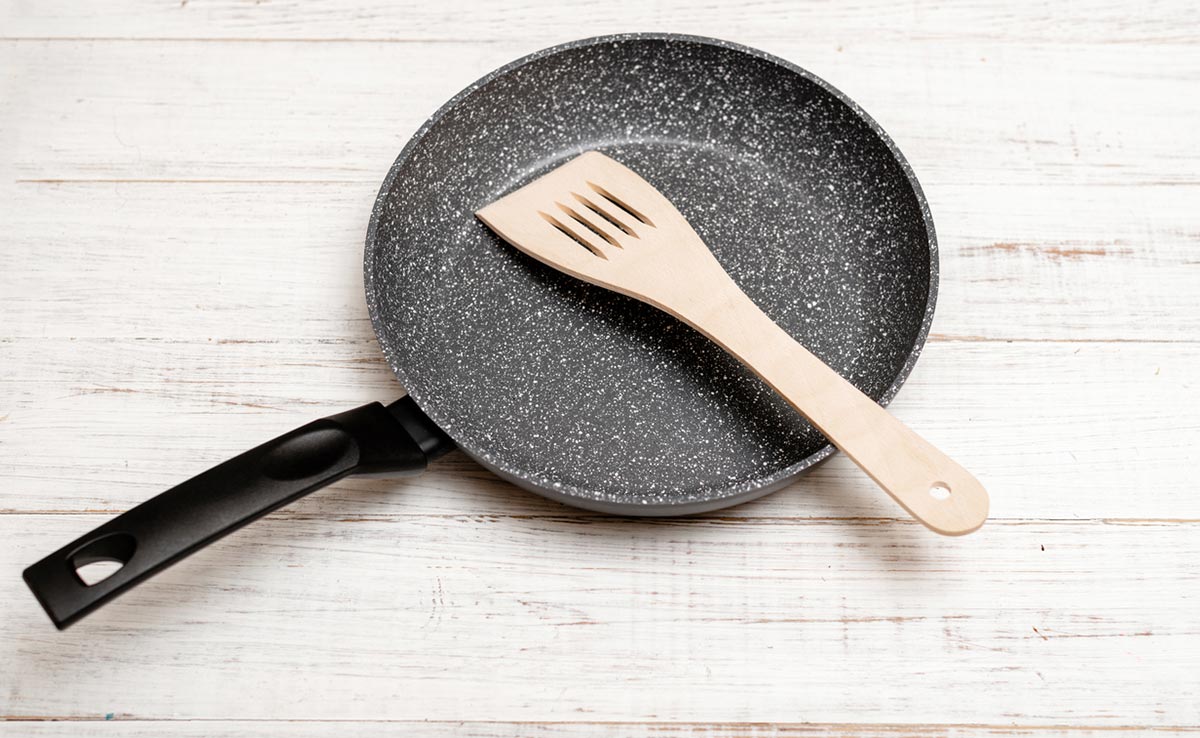 आईसीएमआर ने नॉन स्टिक पैन में खाना पकाने के खिलाफ सलाह दी है, इससे प्रजनन क्षमता और थायराइड की समस्या हो सकती है आईसीएमआर ने नॉन स्टिक पैन में खाना पकाने के खिलाफ सलाह दी है, इससे प्रजनन क्षमता और थायराइड की समस्या हो सकती है