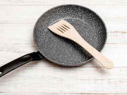 नॉन-स्टिक बर्तनों में खाना पकाना सेहत के लिए खतरनाक, आईसीएमआर ने जारी गाइडलाइन में बताई वजह नॉन-स्टिक बर्तनों में खाना पकाना सेहत के लिए खतरनाक, आईसीएमआर ने जारी गाइडलाइन में बताई वजह