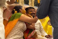 Swara wedding: हल्दी सेरेमनी में स्वरा ने फहाद को जमकर लगाई हल्दी Swara wedding: हल्दी सेरेमनी में स्वरा ने फहाद को जमकर लगाई हल्दी