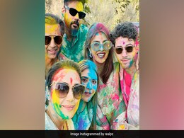 प्रियंका चोपड़ा के होली सेलिब्रेशन में पहुंचीं प्रीति जिंटा, दोनों के पतियों ने भी जमकर खेली होली- देखें PHOTOS प्रियंका चोपड़ा के होली सेलिब्रेशन में पहुंचीं प्रीति जिंटा, दोनों के पतियों ने भी जमकर खेली होली- देखें PHOTOS