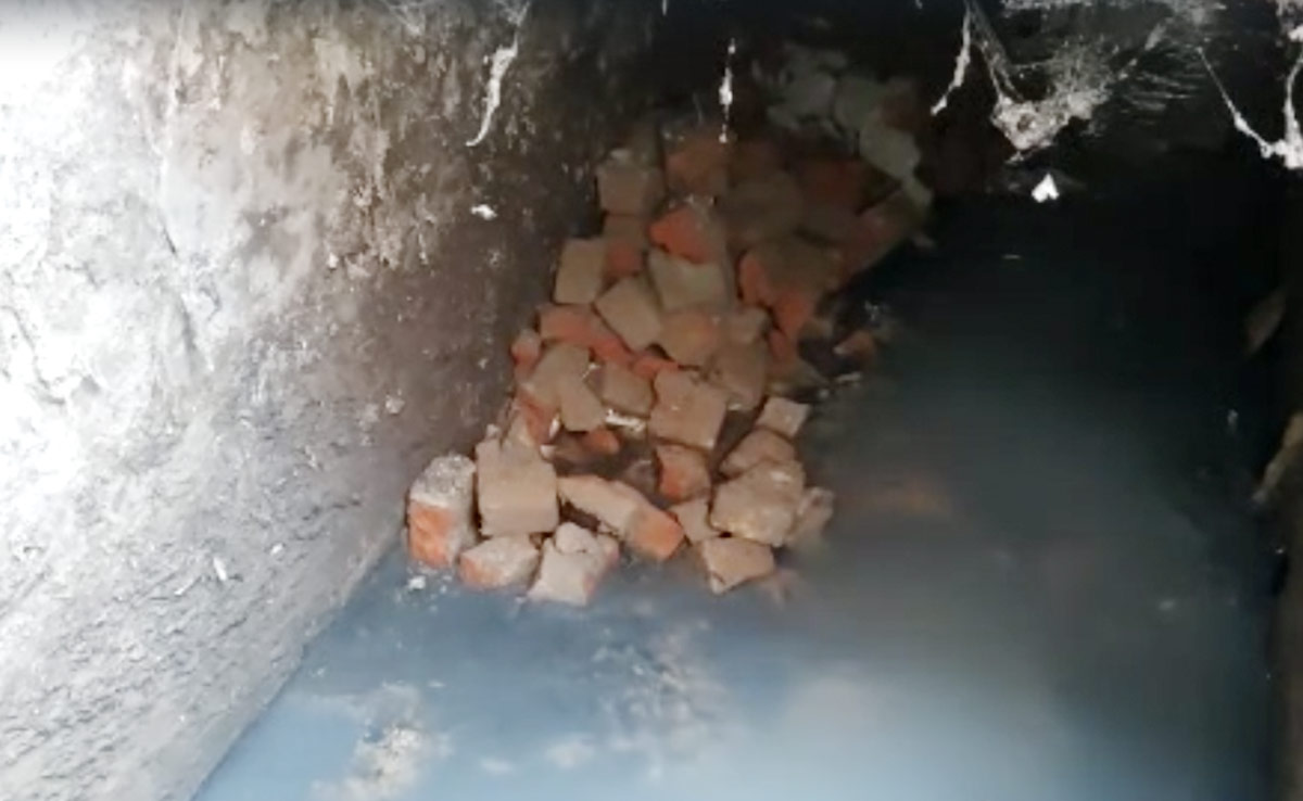 Thieves Rob UP Jewellery Shop By Digging 10-Foot Tunnel Through Drain