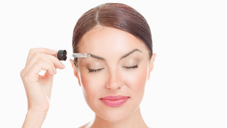 Eyebrow Dandruff: आइब्रो की डैंड्रफ से कैसे पाएं छुटकारा? जानें आसान घरेलू उपाय