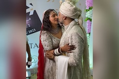 दलजीत कौर और निखिल पटेल ने शादी के बाद लिप लॉक कर दिये फोटो पोज दलजीत कौर और निखिल पटेल ने शादी के बाद लिप लॉक कर दिये फोटो पोज