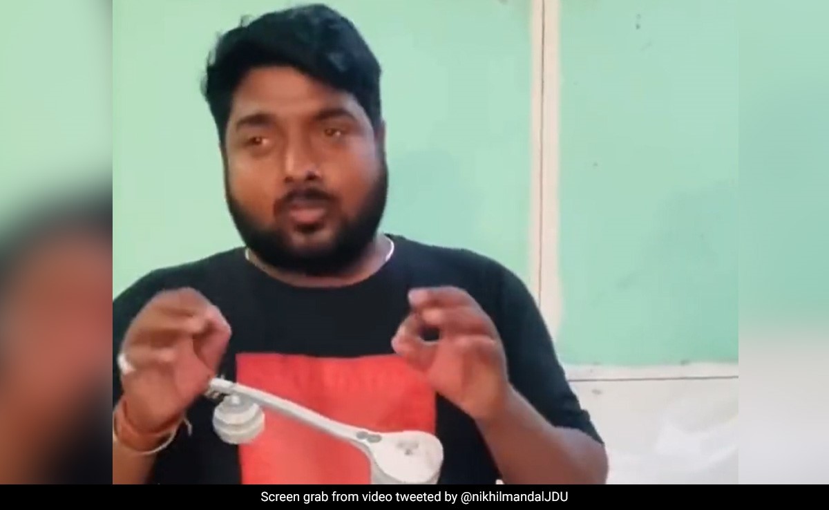 'मोह मोह के धागे' गाने को प्यारी आवाज़ में गाकर शख्स ने सबको चौंका दिया, वायरल हुआ ये गाना