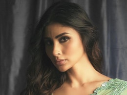 "When In Kolkata": Mouni Roy Couldn't Miss This Street Food Delicacy