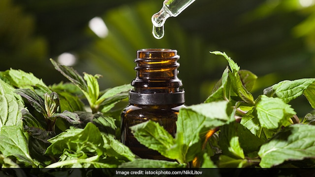Peppermint oil has decongestant properties that can help clear the sinuses