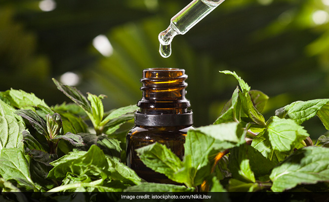 Peppermint oil has decongestant properties that can help clear the sinuses
