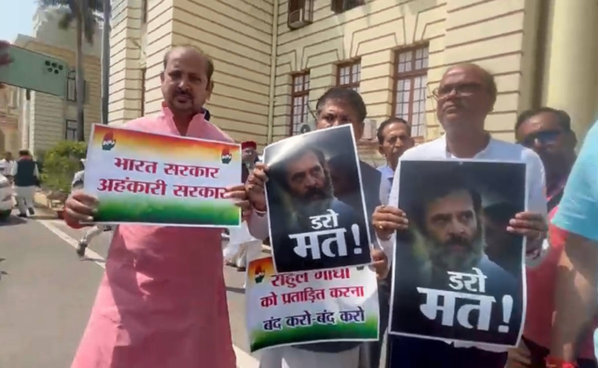 बिहार: महागठबंधन दलों ने राहुल गांधी के समर्थन में किया मार्च, बोले- 'लोकतंत्र पर हमला खतरनाक'