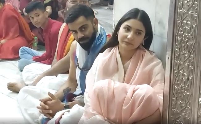 Anushka Sharma, Virat Kohli Visit Mahakaleshwar Temple In Ujjain. Watch