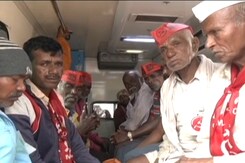 Video: Many Farmers On Mumbai March Unwell, Ambulances Called In Video: Many Farmers On Mumbai March Unwell, Ambulances Called In