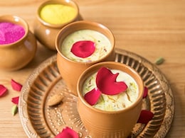Holi 2023:  5 मिनट में अपने मेहमानों के लिए बनाएं कस्टर्ड ठंडाई, यहां देखें रेसिपी Holi 2023:  5 मिनट में अपने मेहमानों के लिए बनाएं कस्टर्ड ठंडाई, यहां देखें रेसिपी