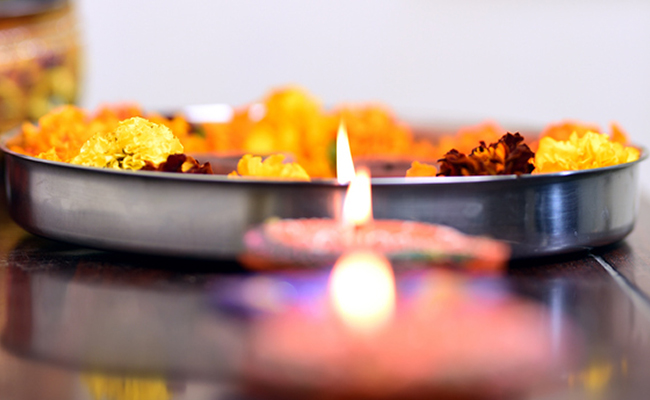 इन पीले फूलों को घर के लिए माना जाता है बेहद शुभ, कहते हैं कुछ उपायों से दूर होती है हर दिक्कत 