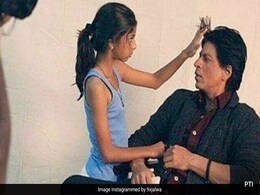 शाहरुख खान के बाल सवांरती यह नन्ही हेयर स्टाइलिस्ट हैं बेटी सुहाना खान, बचपन की तस्वीरें देख आप भी नहीं पहचान पाएंगे शाहरुख खान के बाल सवांरती यह नन्ही हेयर स्टाइलिस्ट हैं बेटी सुहाना खान, बचपन की तस्वीरें देख आप भी नहीं पहचान पाएंगे