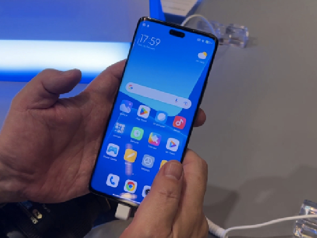 MWC 2023: Hands-On With The Xiaomi 13 Lite