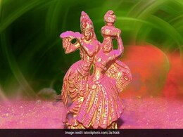 Holi 2023 : कृष्ण भगवान संग होली खेलने जा रही हैं तो कुछ इस तरीके से कान्हा को रंगे रंग Holi 2023 : कृष्ण भगवान संग होली खेलने जा रही हैं तो कुछ इस तरीके से कान्हा को रंगे रंग