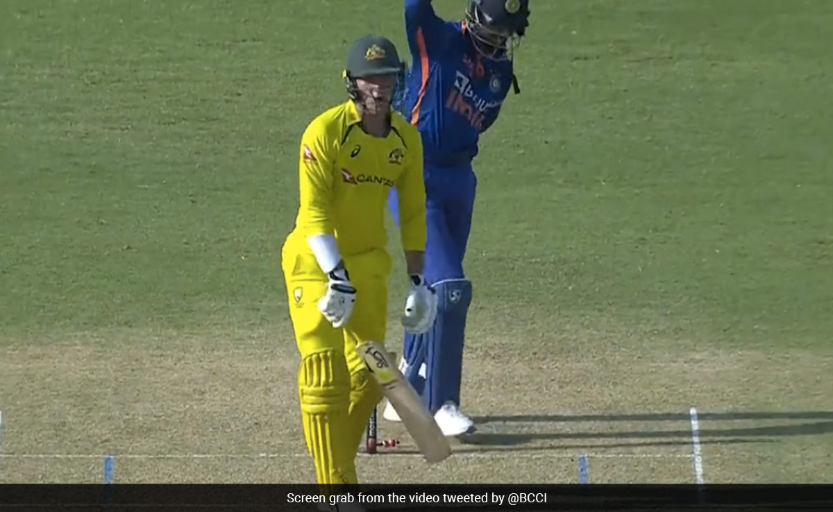 Watch: Kuldeep Yadav Stuns Alex Carey With Amazing Delivery. Steve Smith's Reaction Is Gold