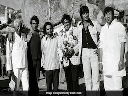 दुश्मनी भूल जब 'जय- वीरु' के साथ आए थे 'गब्बर और ठाकुर', 1975 की 'शोले' के सेट से पुरानी तस्वीरें हुई वायरल दुश्मनी भूल जब 'जय- वीरु' के साथ आए थे 'गब्बर और ठाकुर', 1975 की 'शोले' के सेट से पुरानी तस्वीरें हुई वायरल