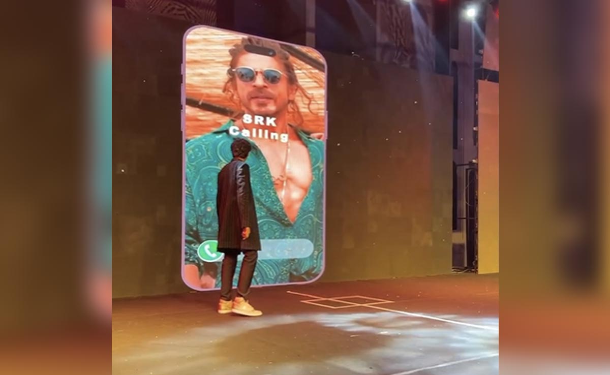 VIDEO: स्टेज पर दूल्हे ने दुल्हन को दिया ऐसा तोहफा, देखते ही खुशी से उछलने लगी दुल्हन