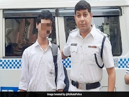 5 मिनट की देरी होती तो छात्र का भविष्य अंधकार में होता, कोलकता पुलिस ने ग्रीन कॉरिडोर बनाकर बच्चे को पहुंचाया 5 मिनट की देरी होती तो छात्र का भविष्य अंधकार में होता, कोलकता पुलिस ने ग्रीन कॉरिडोर बनाकर बच्चे को पहुंचाया
