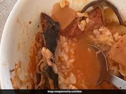 रेस्तरां में खाने गई महिला को सूप में मिला मरा चूहा, तस्वीरें देख खराब हो जाएगा दिमाग रेस्तरां में खाने गई महिला को सूप में मिला मरा चूहा, तस्वीरें देख खराब हो जाएगा दिमाग