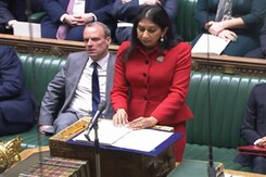 UK : अवैध प्रवासियों से निपटने के लिए सुनक सरकार ने पेश किया विधेयक UK : अवैध प्रवासियों से निपटने के लिए सुनक सरकार ने पेश किया विधेयक