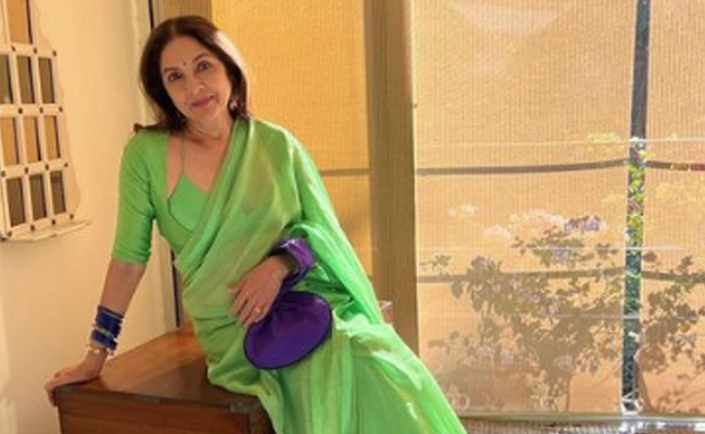 The Internet Is Utterly Smitten By Neena Gupta In Her "Totapari" Saree