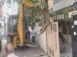 उमेशपाल हत्याकांड : अतीक अहमद के करीबी जफर के घर पर चला योगी का बुलडोजर उमेशपाल हत्याकांड : अतीक अहमद के करीबी जफर के घर पर चला योगी का बुलडोजर