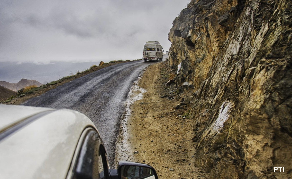 Woman Killed, 7 Injured As SUV Falls Into Gorge In Jammu And Kashmir: Cops