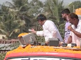 Case Against Karnataka Congress Chief For Showering Rs 500 Notes In Rally Case Against Karnataka Congress Chief For Showering Rs 500 Notes In Rally