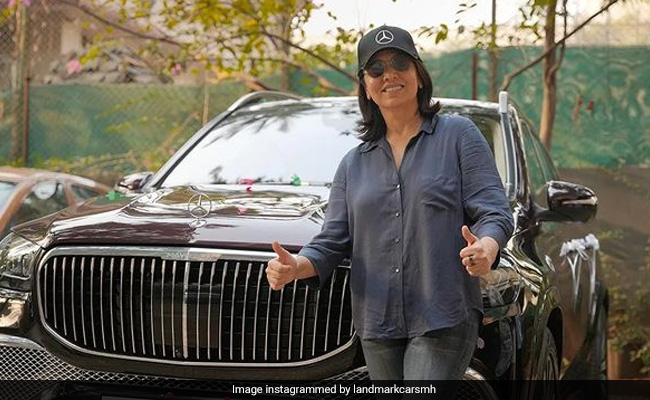 एक और शानदार लग्जरी कार Mercedes Maybach GLS 600 की मालकिन बनीं नीतू कपूर, कीमत जान उड़ जाएंगे होश