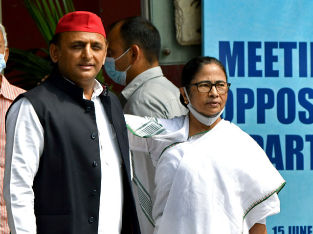Akhilesh Yadav In Bengal, To Meet Mamata Banerjee This Evening
