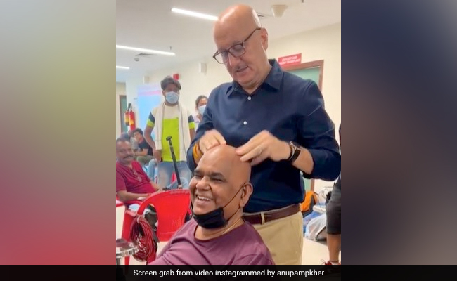 सेट पर अपने दोस्त सतीश कौशिक की थकान कुछ यूं मिटाते थे अनुपम खेर, अब नहीं दिखेगी दोस्तों की ऐसी मस्ती