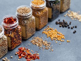 मॉनसून में किचन के डिब्बों में आ जाती है नमी, इस ट्रिक की बदौलत नहीं खराब होंगे आटा, चावल और मसाले मॉनसून में किचन के डिब्बों में आ जाती है नमी, इस ट्रिक की बदौलत नहीं खराब होंगे आटा, चावल और मसाले