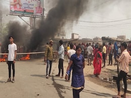 मृतक के शरीर, चेहरे पर 100 से अधिक चाकू के वार, युवक की निर्मम हत्या से इलाके में दहशत मृतक के शरीर, चेहरे पर 100 से अधिक चाकू के वार, युवक की निर्मम हत्या से इलाके में दहशत